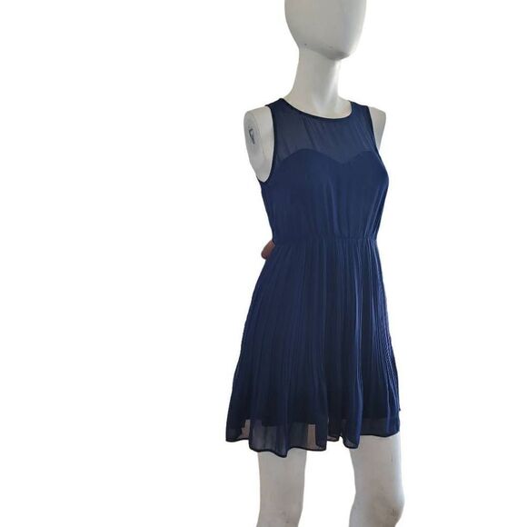 Anthropologie pins and needles womens Sz XS navy mesh Pleated dress - Picture 2 of 7